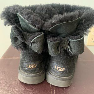 Black Ugg Mini Bailey Bow Size 7